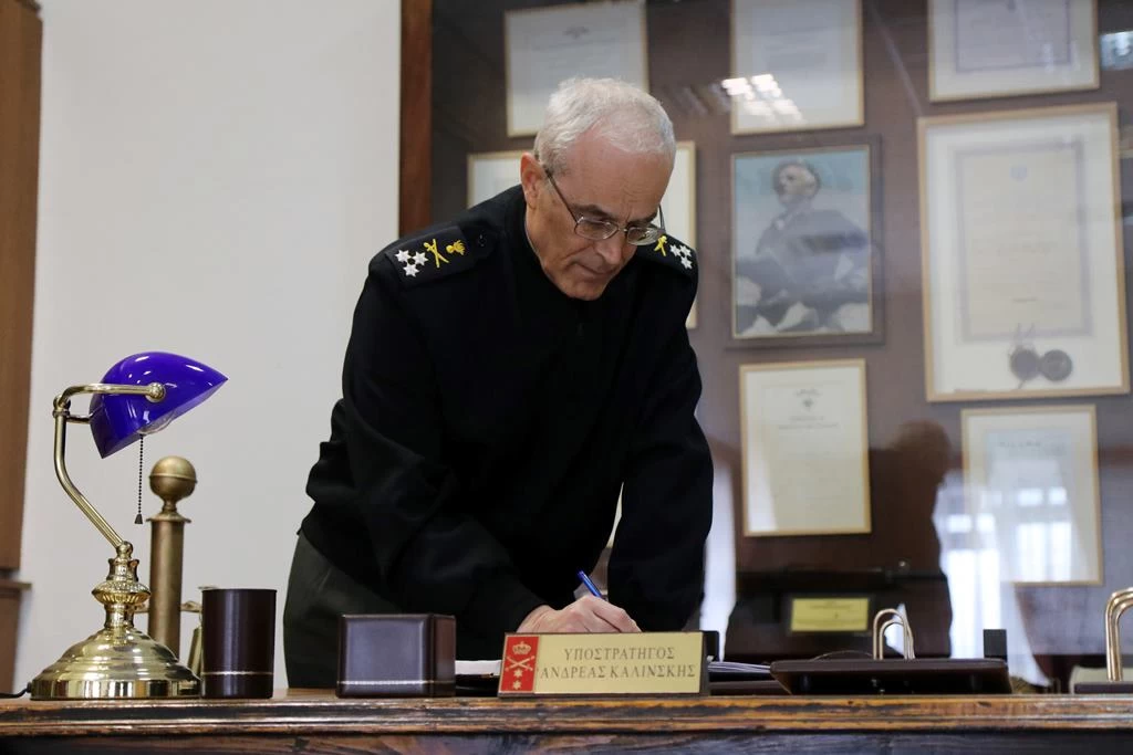 Α/ΓΕΣ: Επίσκεψη στη Σχολή Πυροβολικού και στο Κέντρο Εκπαίδευσης Ειδικών Δυνάμεων